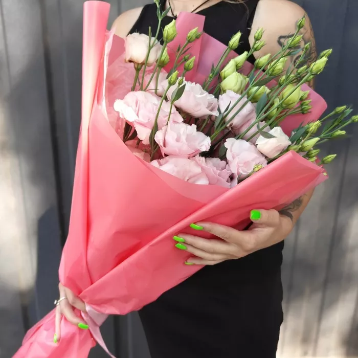 9 веток розовых эустом